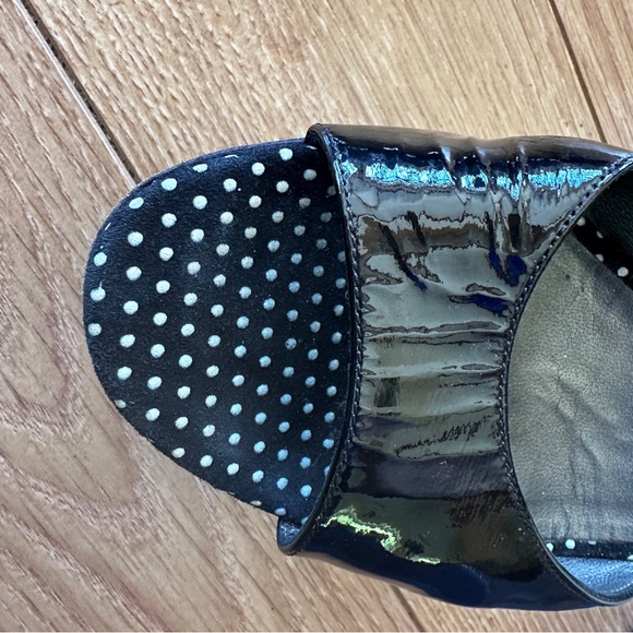 Italian open toe heels with crossover strap. Size 9.5, good condition - Picture 4 of 6